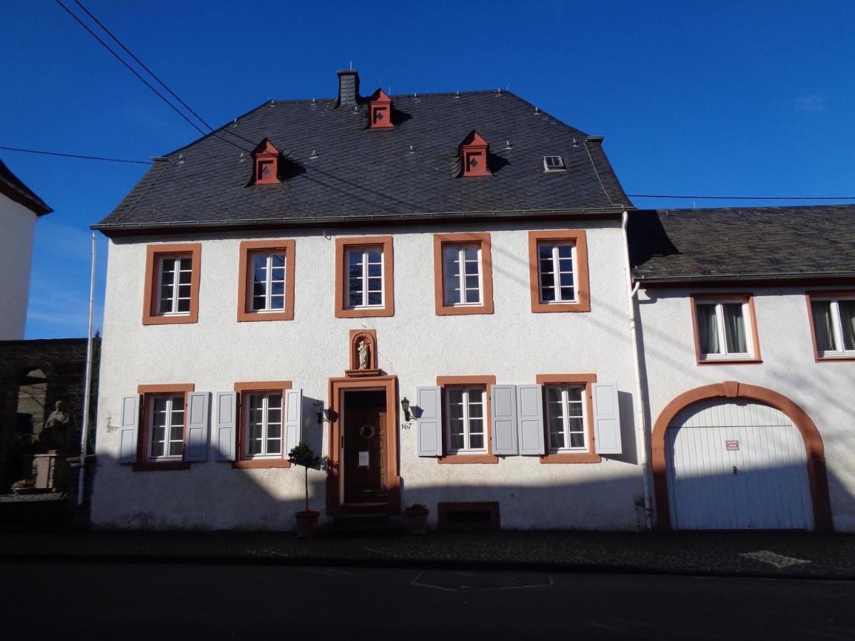 Ferienwohnung Altes Pfarrhaus Mit Flair Und Moselblick Браунеберґ Екстер'єр фото