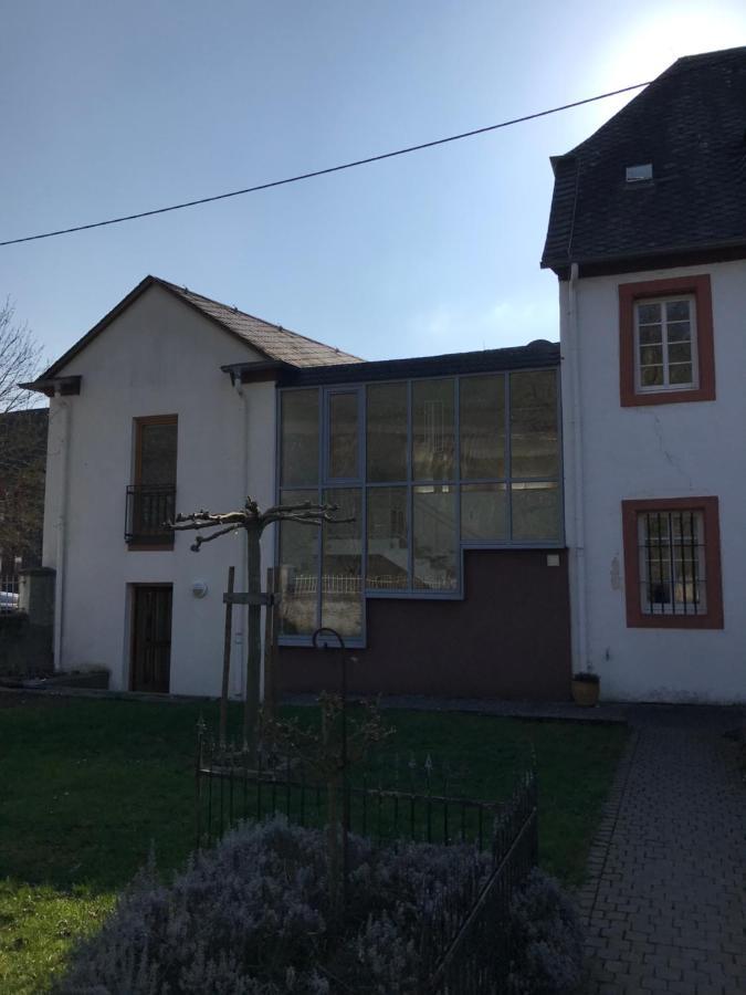 Ferienwohnung Altes Pfarrhaus Mit Flair Und Moselblick Браунеберґ Екстер'єр фото