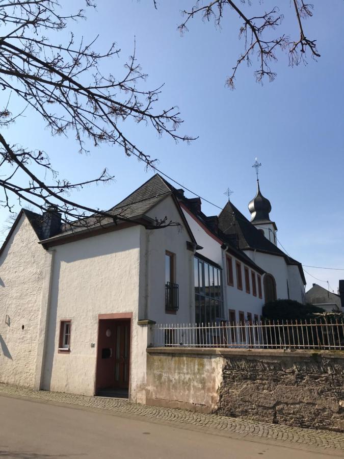 Ferienwohnung Altes Pfarrhaus Mit Flair Und Moselblick Браунеберґ Екстер'єр фото